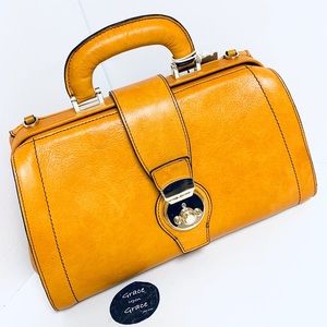 🎀SOLD🎀 ITALIAN Leather Vintage Doctor Crossbody